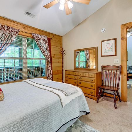Serene Maggie Valley Retreat With Deck And Hot Tub! Экстерьер фото