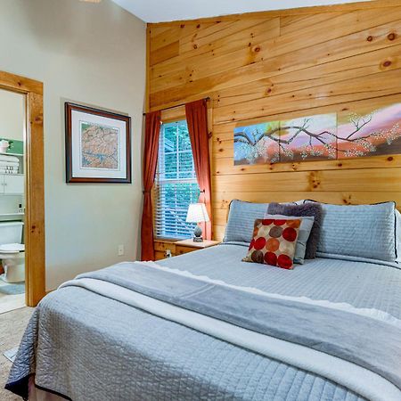 Serene Maggie Valley Retreat With Deck And Hot Tub! Экстерьер фото