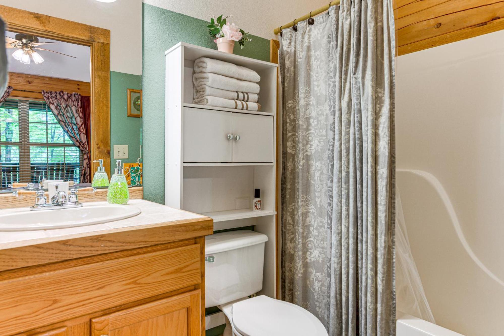 Serene Maggie Valley Retreat With Deck And Hot Tub! Экстерьер фото