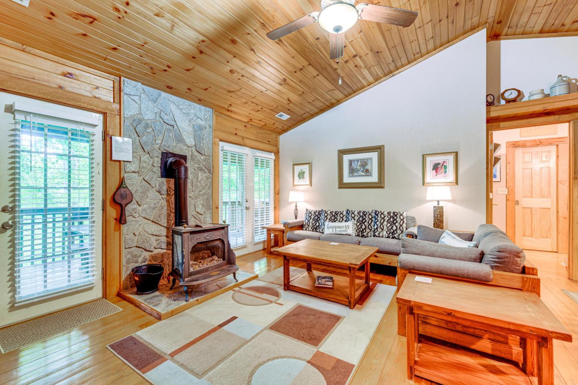 Serene Maggie Valley Retreat With Deck And Hot Tub! Экстерьер фото