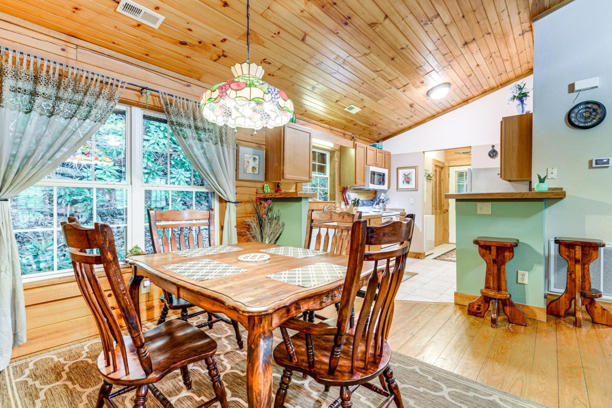 Serene Maggie Valley Retreat With Deck And Hot Tub! Экстерьер фото