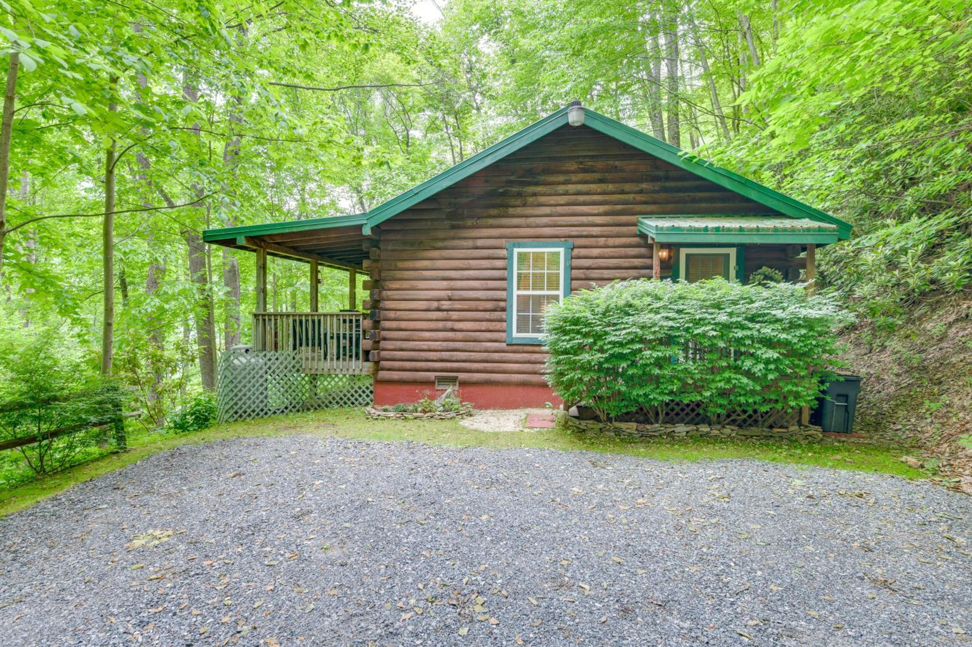 Serene Maggie Valley Retreat With Deck And Hot Tub! Экстерьер фото