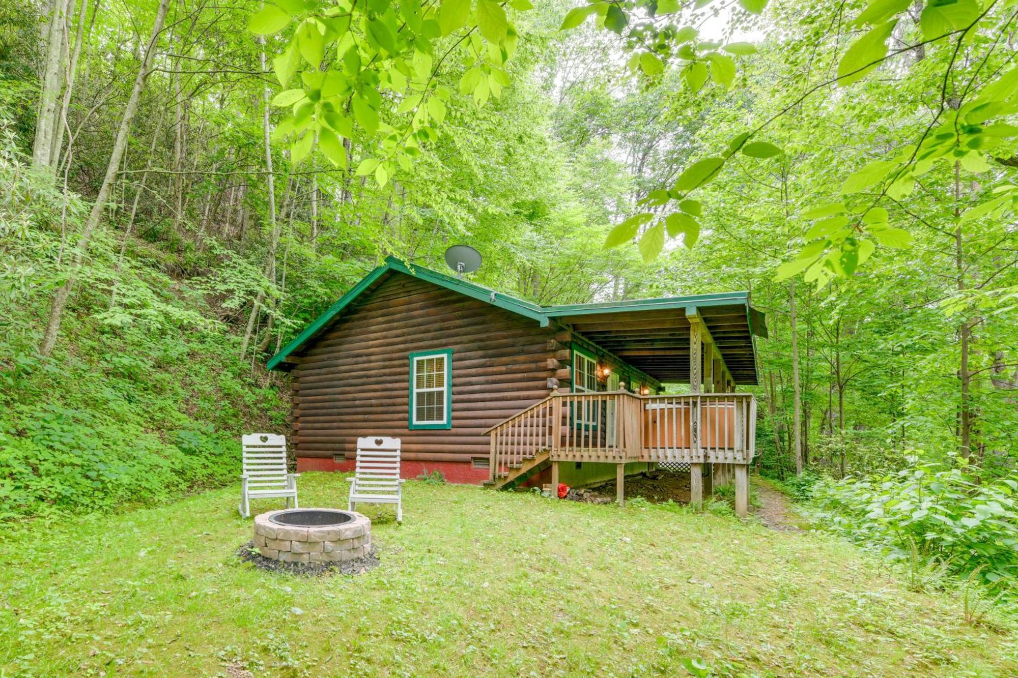 Serene Maggie Valley Retreat With Deck And Hot Tub! Экстерьер фото